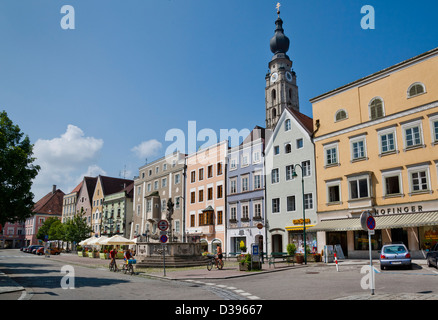 Österreich, Oberösterreich, Braunau am Inn, Blick auf den Stadtplatz, den Altstädter Ring in der Mitte der Stadt Stockfoto