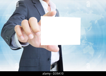Geschäftsmann mit leere Notizpapier in der Hand Stockfoto