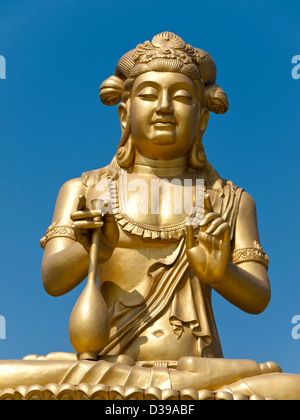 Goldene Bodhisattva-statue Stockfoto