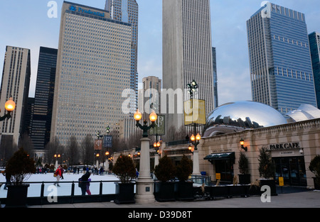 McCormick Tribune Eislaufbahn im Millennium Park, Chicago, Illinois. Stockfoto