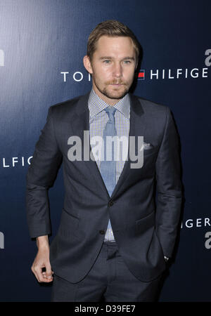 Los Angeles, Kalifornien, USA.  Brian Geraghty Teilnahme an Tommy Hilfiger Westküste Flaggschiff Grand Opening Event statt im Tommy Hilfiger in West Hollywood, Kalifornien am 13. Februar 2013. 2013 (Bild Kredit: Kredit: D. Long/Globe Photos/ZUMAPRESS.com/Alamy Live-Nachrichten) Stockfoto