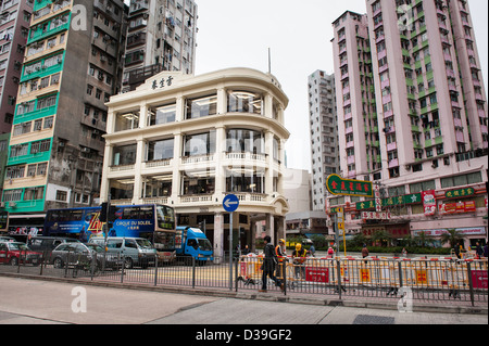 Besuchen Sie mit Royal Asia Society, renoviert und neu belebten Tong Lau Gebäude in Mong Kok. Stockfoto
