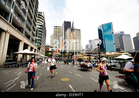 Menschen gehen/laufen um den Circular Quay, Sydney, Australien Stockfoto