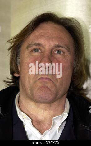 (Dpa) - französischer Schauspieler Gérard Depardieu bei der deutschen Premiere Vorführung seiner neuen film "Asterix & Obelix - Mission Kleopatra" in Hamburg, 1.3.2002. 53-j hrige Depardieu, die Sterne wieder wie Obelix die beiden gesagt haben vieles gemeinsam: beide lieben Menschen zu essen, lieben und lieben es, mit ihnen zu spielen. Stockfoto