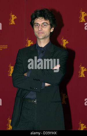 (Dpa) - Berlinale: italienischer Filmregisseur Silvio Soldini präsentiert seinen Film "Brucio Nel Vento" ("Brennen im Wind") bei der 52. Internationale Filmfestspiele Berlin, 9.2.2002. Der Film ist einer der 23 Filme im Wettbewerb um eine Trophäe, die goldenen oder silbernen Bären zu gewinnen. Stockfoto