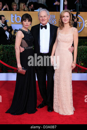 CLEA DUVALL & VICTOR GARBER & KERRY BISHE AKTEURE 19. ANNUAL SCREEN ACTORS GUILD AWARDS. ROTEN Teppich LOS ANGELES, ENGLAND, UK 27. Januar 2013 DIO59092 Stockfoto