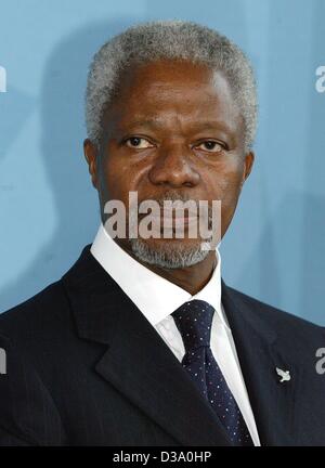 (Dpa) - Kofi Annan, Generalsekretär der Vereinten Nationen, auf einer Pressekonferenz im Bundeskanzleramt in Berlin, 28. Februar 2002. Der Politiker war bei einem dreitägigen Besuch in Deutschland und traf Bundeskanzler Schroeder. Stockfoto