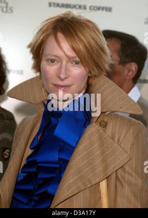 (Dpa) - britische Schauspielerin Tilda Swinton bei den Independent Spirits Awards in Santa Monica, 23. März 2002 kommt. Stockfoto