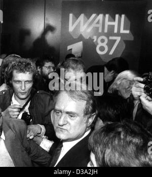 (Dpa-Dateien) - enttäuscht Kanzlerkandidat der Sozialdemokratischen Partei und Premierminister von Northrine Westfalen, Johannes Rau, abgebildet in Bonn, 25. Januar 1987. An diesem Tag seine Partei verlor die Parlamentswahlen und die Koalition der christlichen Union und der Liberalen Partei konnte nicht ersetzt werden. Stockfoto