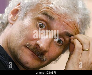 (Dpa) - Fußball-Trainer Rudi Voeller, abgebildet in Seogwipo, Südkorea, 18. Juni 2002. Die deutsche Nationalmannschaft hat das Viertelfinale der WM 2002 erreicht. Stockfoto