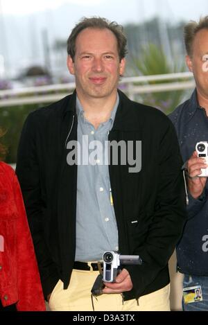 (Dpa) - deutsche Komponist Hans Zimmer, abgebildet bei den 55. Internationalen Filmfestspielen in Cannes, Frankreich, 18. Mai 2002. Zimmer hatte komponiert die Lieder für den Animationsfilm "Geist: Stallion des Cimarron" (2002) wurde die in Cannes gezeigt. Zimmer arbeitet in Hollywood seit Jahren seine w Stockfoto