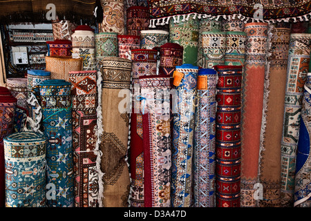 Wolldecken für Verkauf im Souk, Marrakesch, Marokko Stockfoto