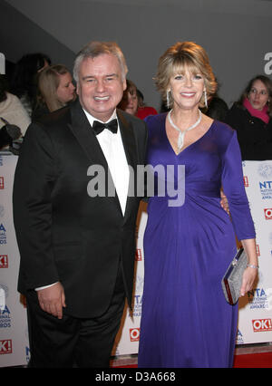 EAMONN HOLMES & RUTH LANGSFORD TV MODERATORIN NATIONAL Television AWARDS RED CARPET Ankünfte LONDON, ENGLAND, UK 23. Januar 2013 DIO58643 Stockfoto