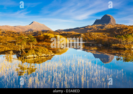 Zwei Berge von Suilven und Canisp aus Loch Druim Suardalain, Sutherland, Nord-West-Schottland, UK, GB, EU, Europa Stockfoto