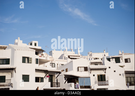 Binibeca mit Stadtblick. Menorca, Spanien. Stockfoto