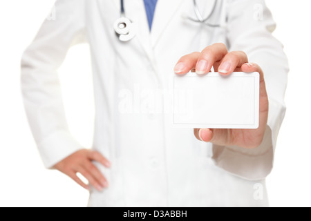 Nahaufnahme der Ärztin Visitenkarte Anzeichen, blank mit textfreiraum für Text oder Design isoliert auf weißem Hintergrund Stockfoto