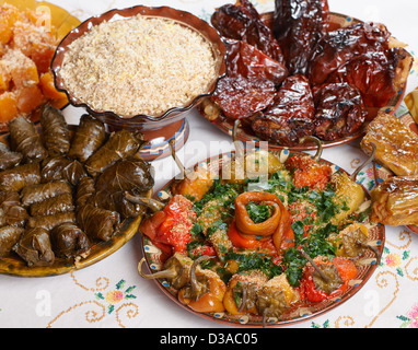 Traditionelle bulgarische Weihnachten vegetarisches Essen auf Urlaub Tisch Stockfoto