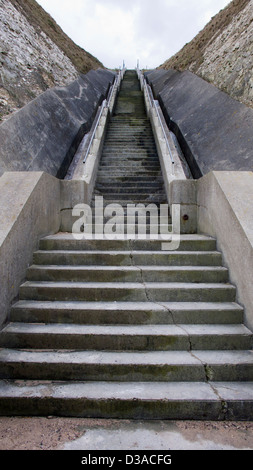 Stufen durch Klippen, Normandie, Frankreich Stockfoto