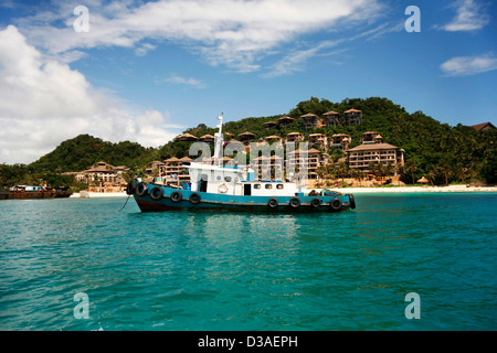 Traditionelle philippinische Boot in einer Bucht. Insel Boracay Stockfoto