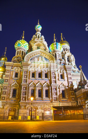 Retter auf Blut-Kathedrale (Kirche der Auferstehung von Jesus Christus) in St. Petersburg, Russland in der Nacht Stockfoto