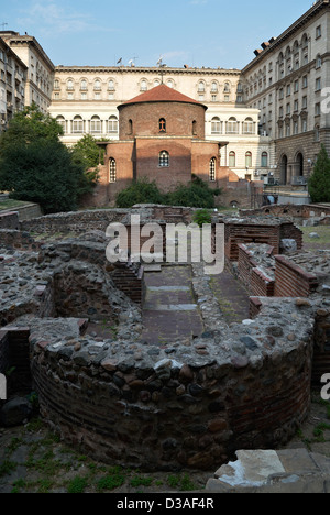 Blick vom Zentrum der Stadt Sofia, Hauptstadt von Bulgarien mit St. George Rotunde Stockfoto