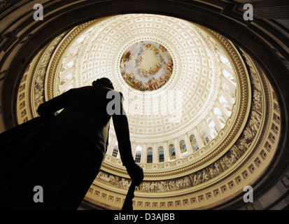 George Washington-Statue in der Rotunde des US Capitol Washington D.C., Stockfoto