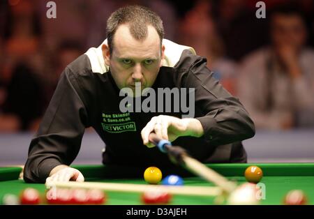 13.02.2013. Newport, Gwent, Wales Mark Williams von Wales während der Runde der letzten 32 in 2013 Waliser Snooker Open in Newport Centre in Newport, South Wales Stockfoto