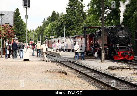 Drei Annen Hohne, Deutschland, die Brockenbahn mit Zusteigenden Fahrgaesten Stockfoto