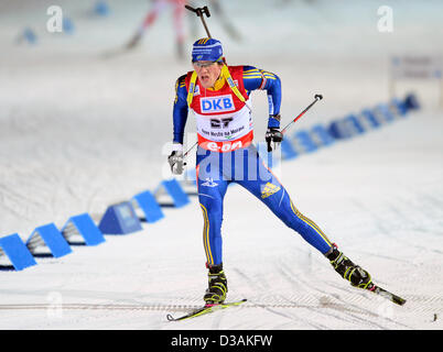 Fredrik Lindström aus Schweden ist auf dem Weg zur Bronzemedaille im 20 km Männer Rennen bei der Biathlon-WM in Nove Mesto Na Morave, Tschechische Republik, Donnerstag, 14. Februar 2013. (CTK Foto/römische Vondrous) Stockfoto