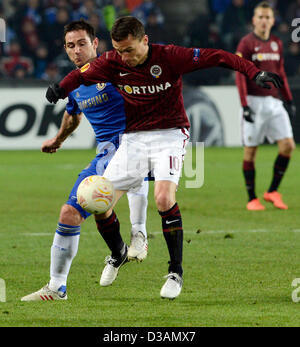 Europa League, 2. Runde, Sparta Praha Vs Chelsea FC in Prag, Tschechische Republik, 14. Februar 2013. Von links: Frank Lampard von Chelsea und David Lafata von Sparta. Bildnachweis: CTK Foto/Vit Simanek/Alamy Live News Stockfoto