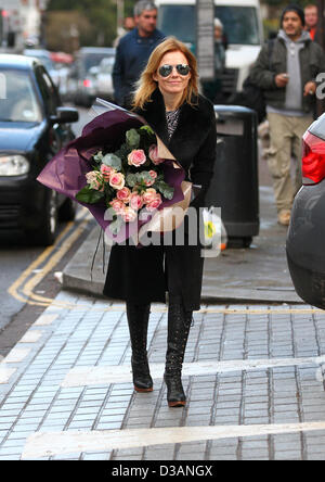 London, UK, 14. Februar 2013: Geri Halliwell gesehen, am Valentinstag Blumen in einem Blumenladen in Nord-London zu kaufen Stockfoto