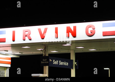 Ein Irving Tankstelle befindet sich in Baddeck, Nova Scotia. Stockfoto