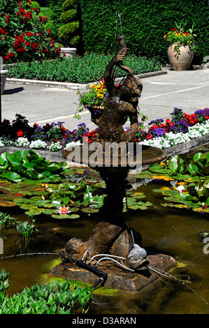 Italienischer Garten Abschnitt Bereich Butchart Gardens Brentwood Bay Victoria British Columbia Kanada Brunnen Teich Wasserspiel Stockfoto