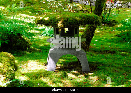 Japanischer Garten Abschnitt Bereich The Butchart Gardens Brentwood Bay Victoria British Columbia Kanada Ishidoro Stone Laterne Stockfoto