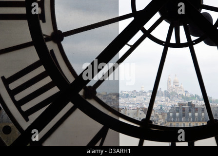 Frankreich Paris Transparent Clock In The Musée d ' Orsay Museum Sacre-Coeur Basilika Basilika Ansicht Stadtbild Stockfoto