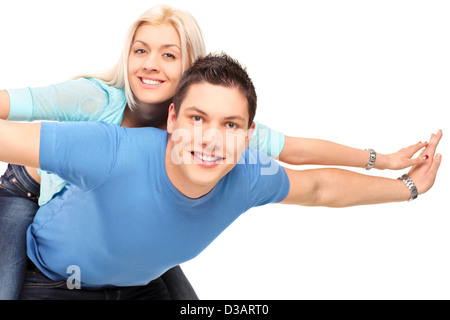 Junge Brautpaar posiert Huckepack isoliert auf weißem Hintergrund Stockfoto