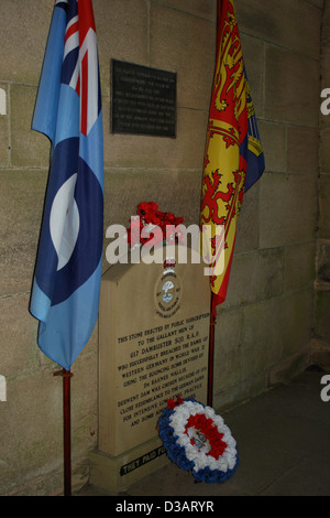 Dambusters RAF Denkmal am Ladybower Vorratsbehälter im oberen Derwent Valley Derbyshire Stockfoto