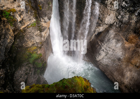 Wasserfall fällt Wildwasser Johnston Creek Johnston Canyon Bow Valley Parkway Banff Nationalpark Alberta Kanada Stockfoto