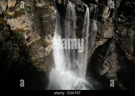 Wasserfall fällt Wildwasser Johnston Creek Johnston Canyon Bow Valley Parkway Banff Nationalpark Alberta Kanada Stockfoto