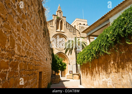 Kirche von St. James in der Altstadt von Alcudia, Mallorca. Stockfoto