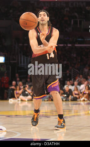 12.02.2013., California, USA.  Luis Scola #14 der Sonnen während des Spiels. Die Los Angeles Lakers unterlag dem Endstand von 91-85 im Staples Center in der Innenstadt von Los Angeles, CA den Phoenix Suns. Stockfoto