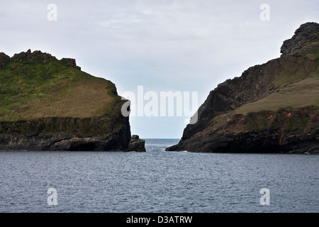 St Kilda, Hirta, eine schmale Meerenge zwischen Isle Dun und Hirta einen Einlass Village Bay Stockfoto