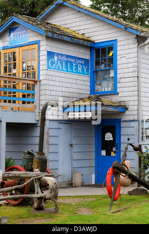 Tofino Reflecting Geist Galerie Eingang Kunst Kunstwerke Kunstwerk vorne Garten Vancouver Island Kanada Stockfoto