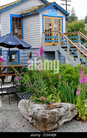 Tofino Reflecting Geist Galerie Eingang Kunst Kunstwerke Kunstwerk vorne Garten Vancouver Island Kanada Stockfoto