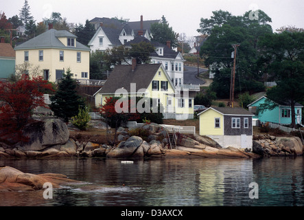 Elk282-1716 Maine, Deer Isle, Stonington, Stadt und Hafen Stockfoto