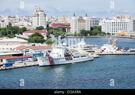 Bucht von San Juan, Puerto Rico, US Coast Guard Station und Patrouille Boote sind bereit zu helfen Stockfoto