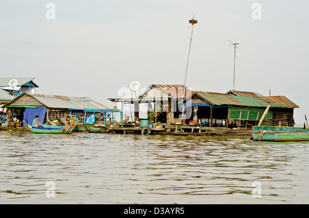 Kampong Luang, schwimmenden Dorf auf der westlichen Seite des Tonle Sap Sees, Pursat Provinz, Kambodscha. Stockfoto