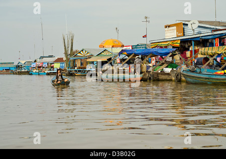 Kampong Luang, schwimmenden Dorf auf der westlichen Seite des Tonle Sap Sees, Pursat Provinz, Kambodscha. Stockfoto