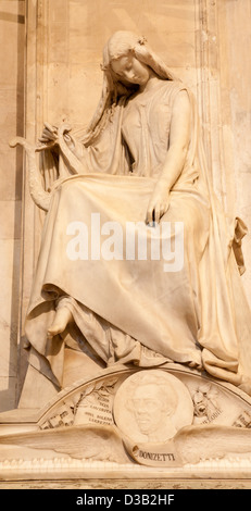 BERGAMO - 26 Januar: Statue aus dem Grab des Komponisten Gaetano Donizetti in der Basilika Santa Maria Maggiore Stockfoto