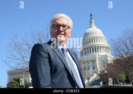 Washington, DC, USA. 14. Februar 2013. SPD-Fraktion-Chef Frank-Walter Steinmeier steht vor dem Kapitol in Washington, D.C., USA, 14. Februar 2013. Steinmeier besucht die USA politische Gespräche bis 15. Februar 2013 zu halten. Foto: Georg Ismar, Dpa/Alamy Live News Stockfoto